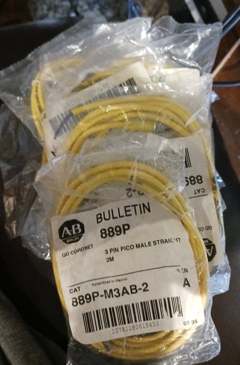 1 each NEW ALLEN BRADLEY 889D-M3AB-2 / 889DM3AB2 (IN BAG)