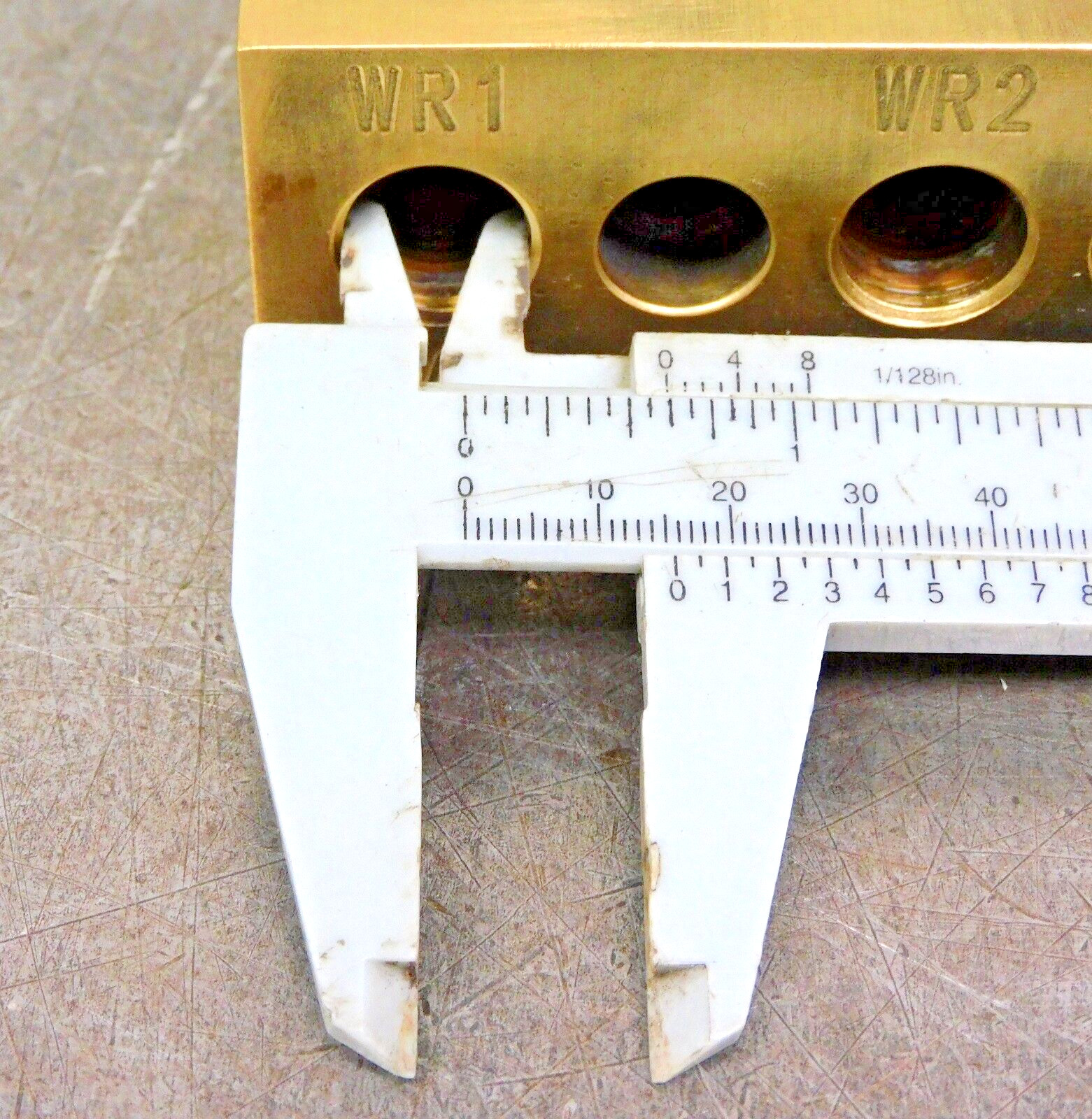 Brass Manifold 15 Port 1/4, 3/8, 1/2 in. NPT 8 in. L x 1-1/2 in. W