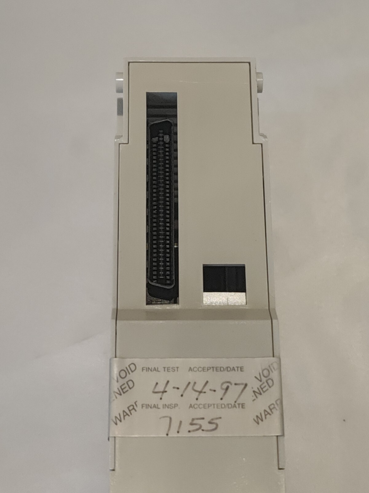 Schneider Electric 140DAO84000 Module 24- 230 VAC Ouput PLC Module