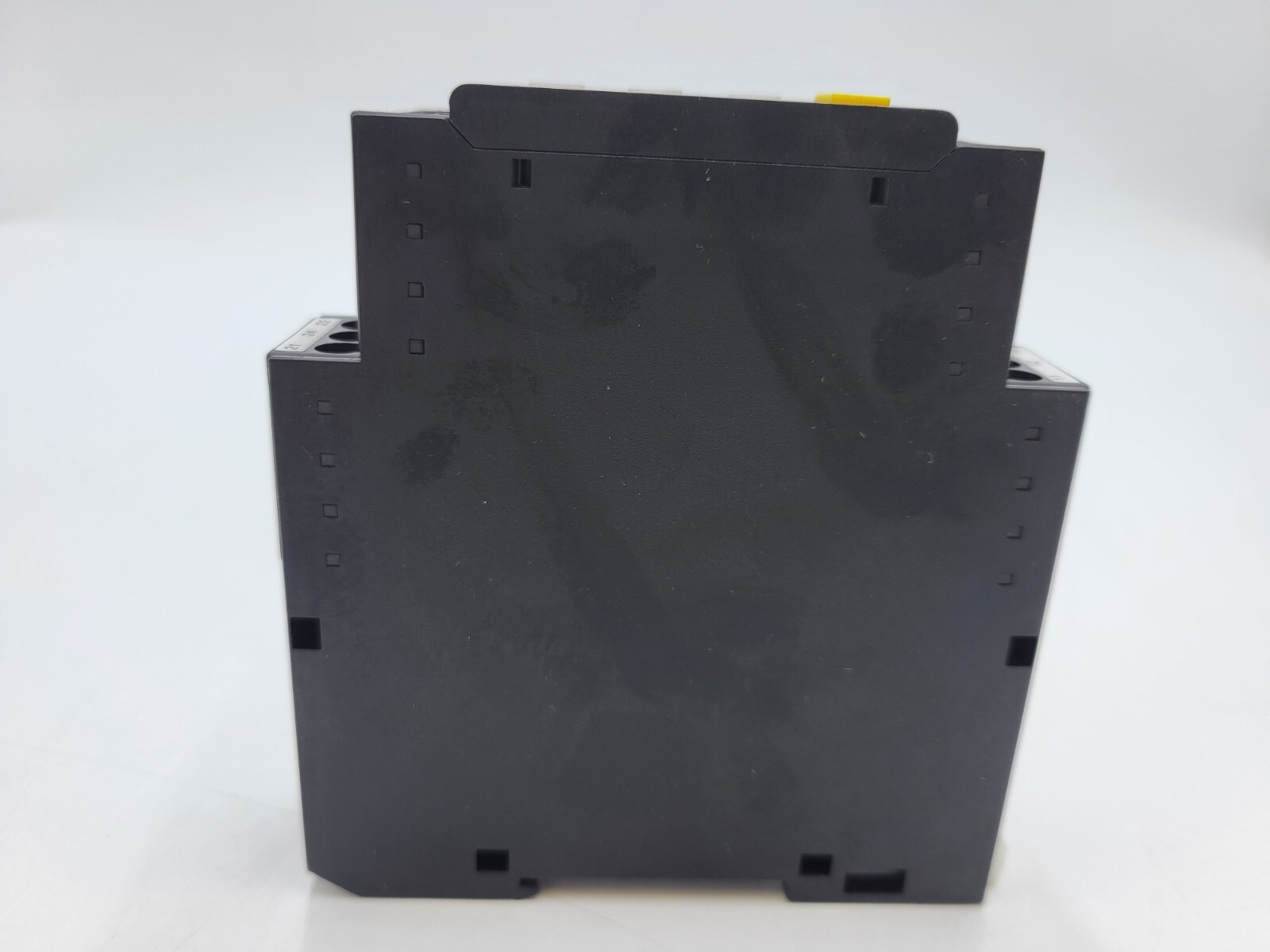 Omron K8AK-PM2 Measuring & Monitoring Relay 4.4VA 3PH 380-480VAC 5A 250VAC/30VDC