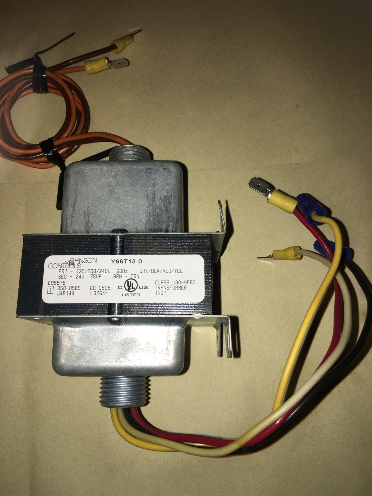 JOHNSON CONTROLS Y66T13-0 TRANSFORMER 120/208/240Vac Primary 24Vac Secondary