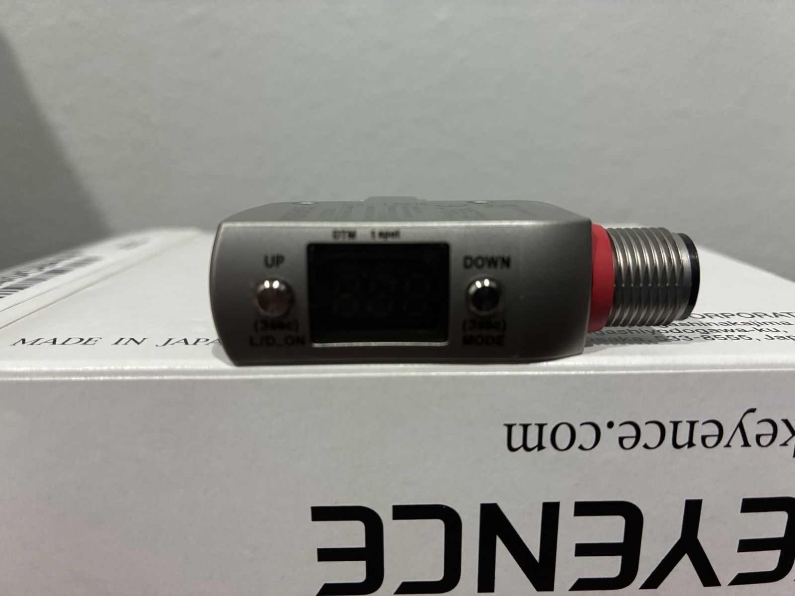 KEYENCE LR-ZB240CB Laser Sensor M18 Thread M12 4-Pin 240mm New Open Box
