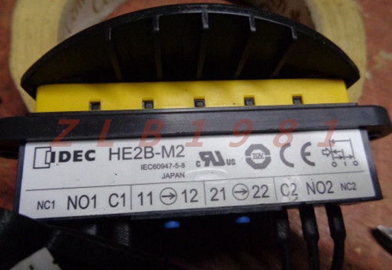 One IDEC ENABLING SWITCH HE2B-M2