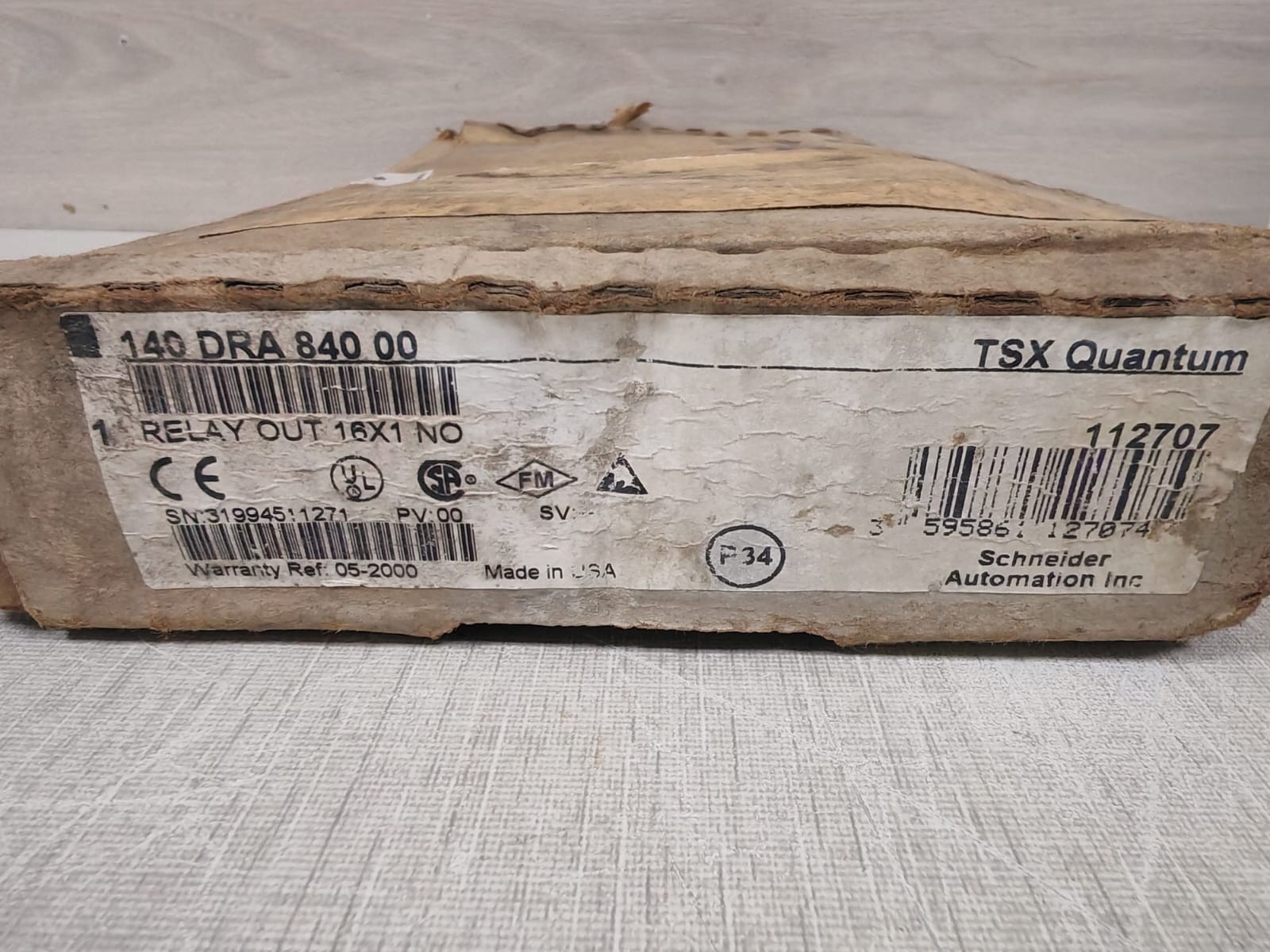 SCHNEIDER AUTOMATION TSX QUANTUM 140DRA84000 RELAY OUT 16X1 -NEW W/ FILTHY BOX