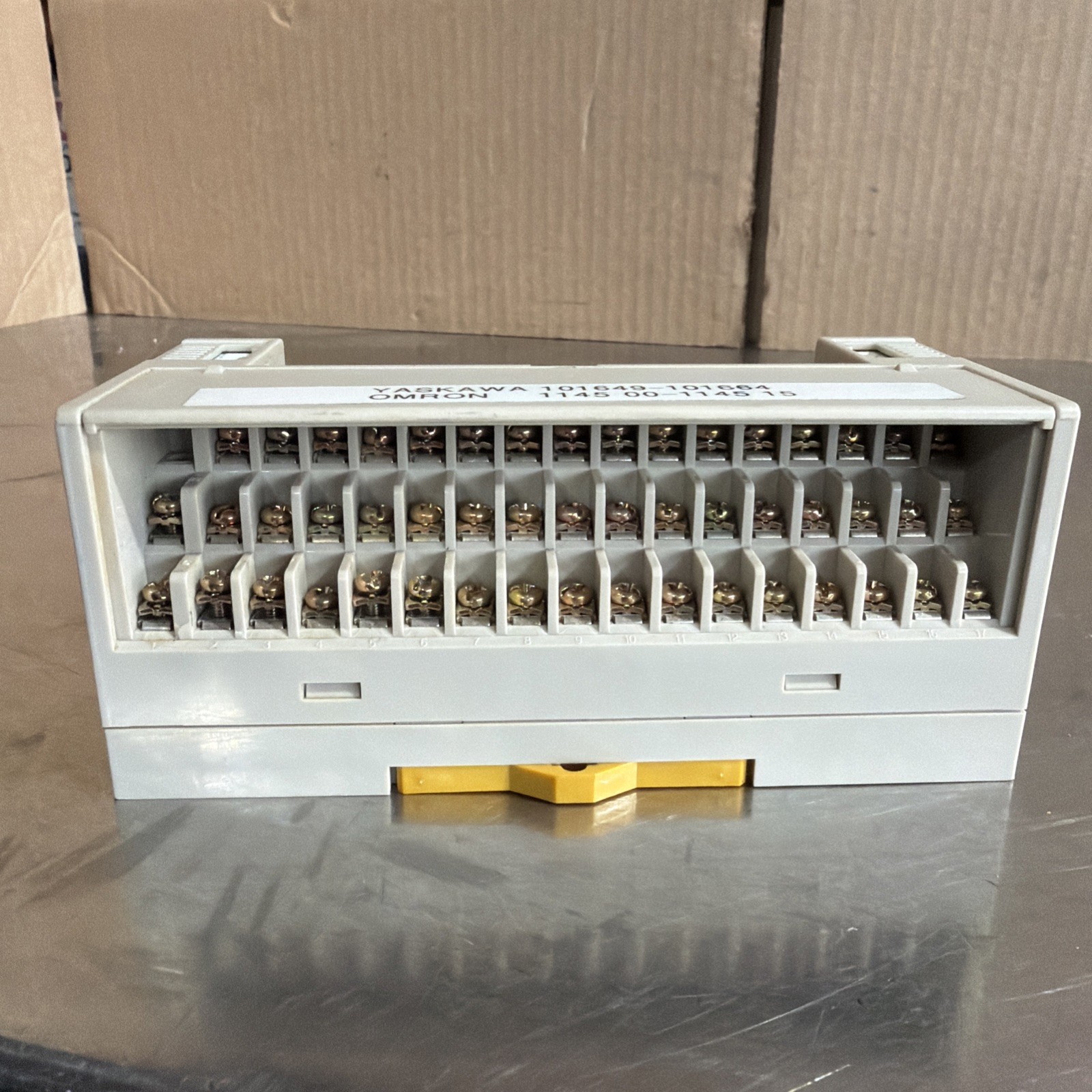 OMRON GT1-BSC01 DIGITAL INPUT UNIT 24VDC 16 POINT