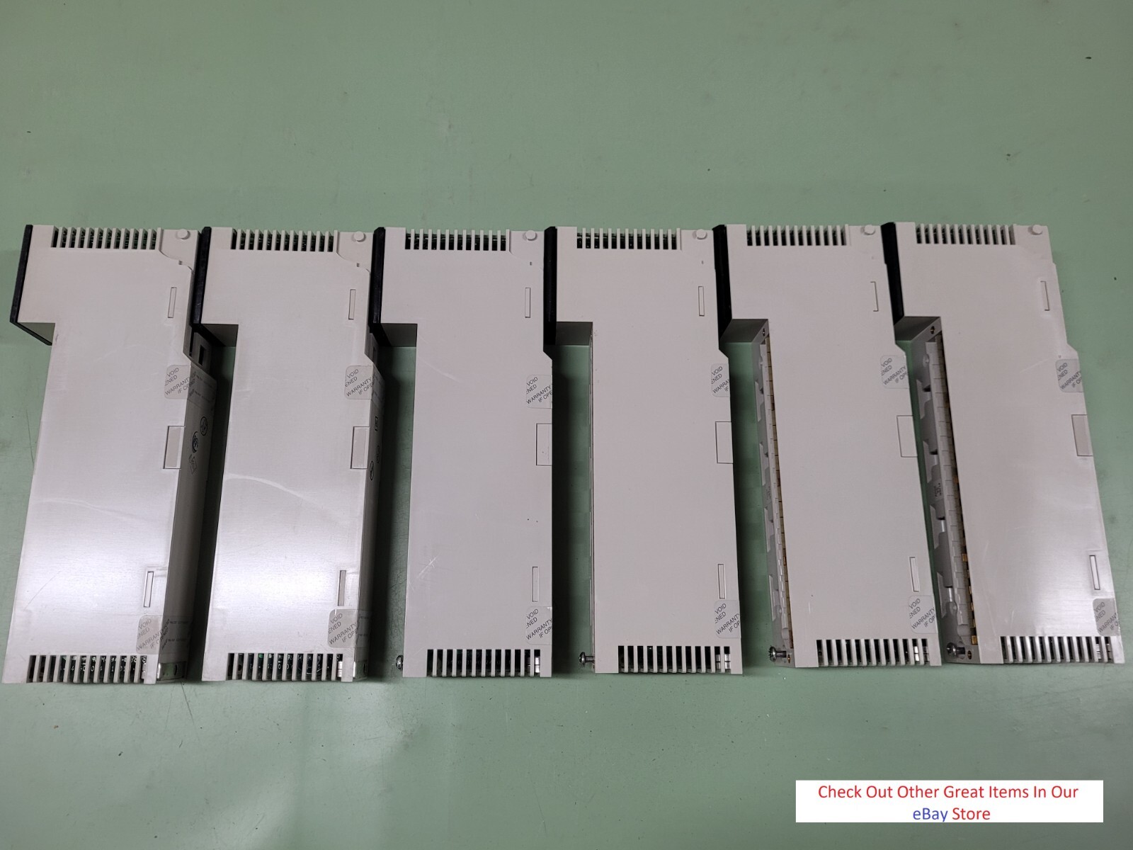 Schneider 140DAO84210 Output Module, 100-230VAC, 4X4