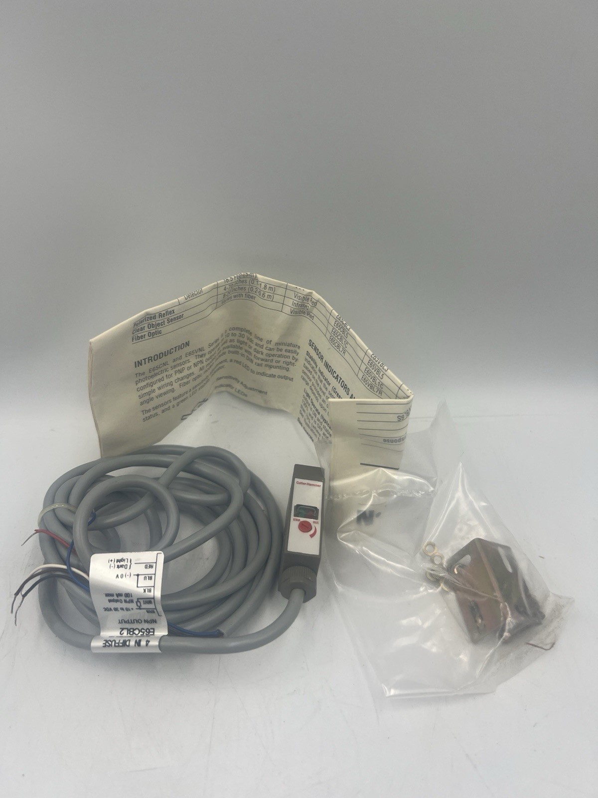 New NOS Eaton Cutler-Hammer E65CBL2 E65 Series Photoelectric 4″ Diffuse 6′ Cable