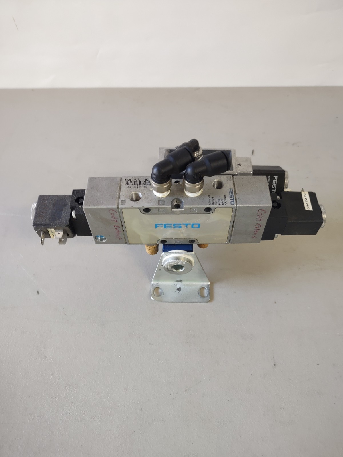 Festo MFH-5/3E-1/4B Pneumatic Solenoid Valve 10 Bar 145 PSI With all you see!