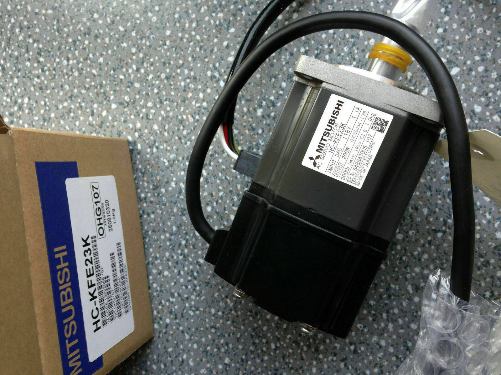 MITSUBISHI HC-KFE23K AC SERVO MOTOR New In Box HCKFE23K Expedited Shipping