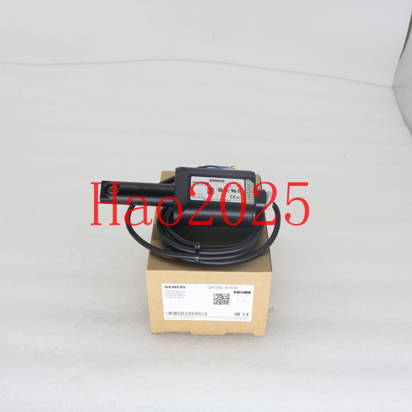 New SIEMENS ONE flame detector QRI2B2.B180B QRI2B2.B180B 1 year warranty