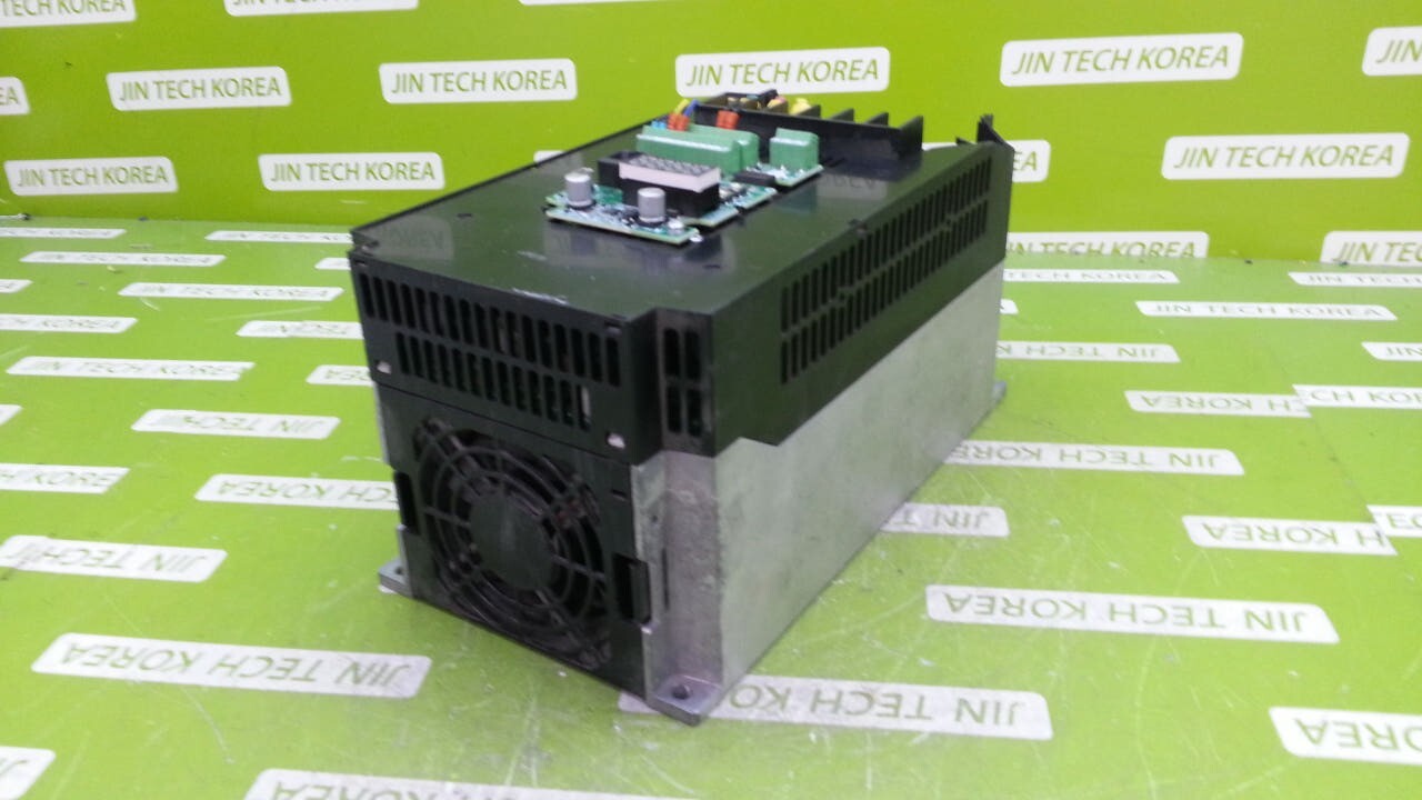HITACHI WJ200-055LF Inverter Tested – Cosmetic Issue, See Photos