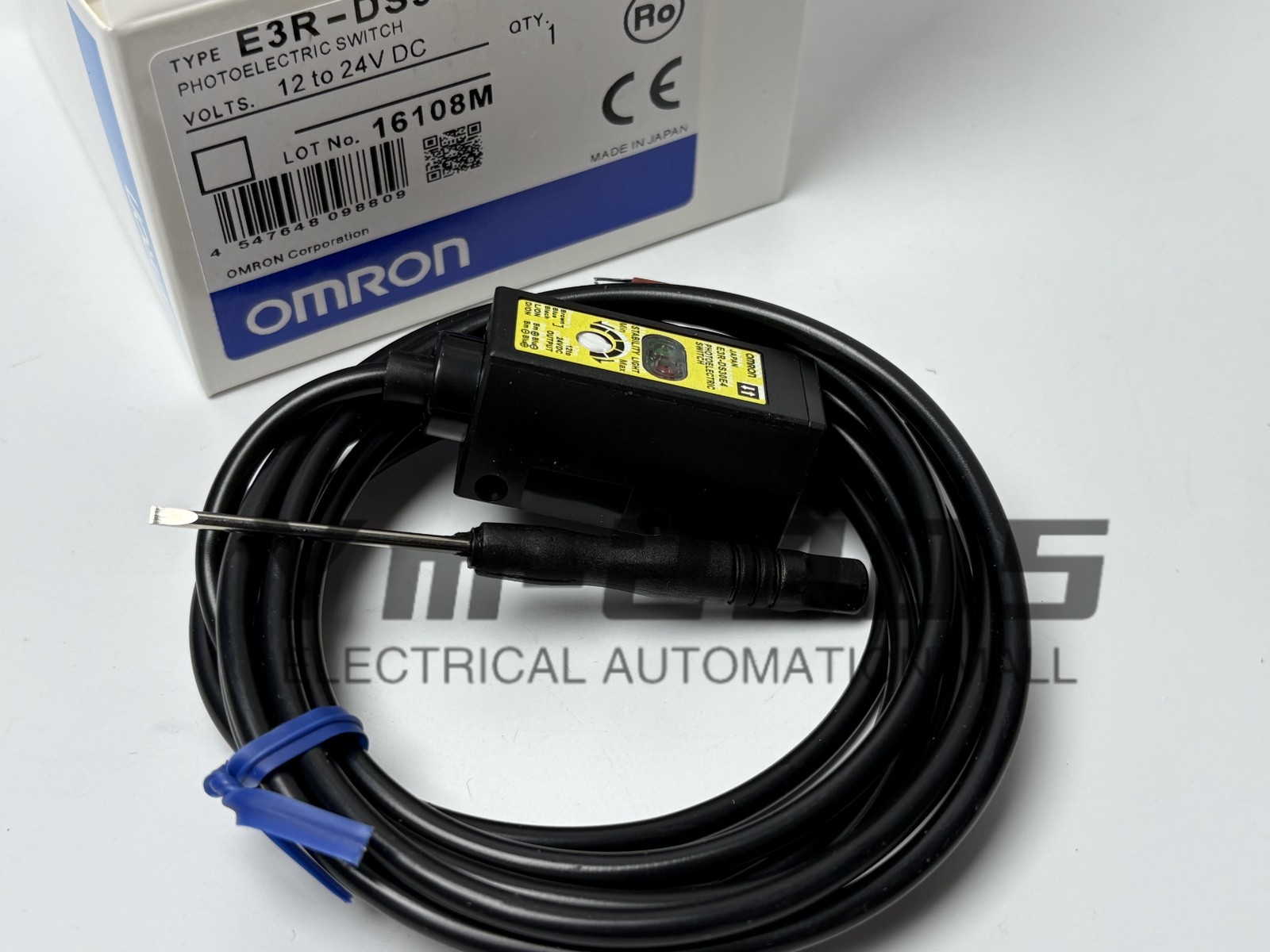 Omron-E3R-DS30E4 Photoelectric Switch 1PC New in box