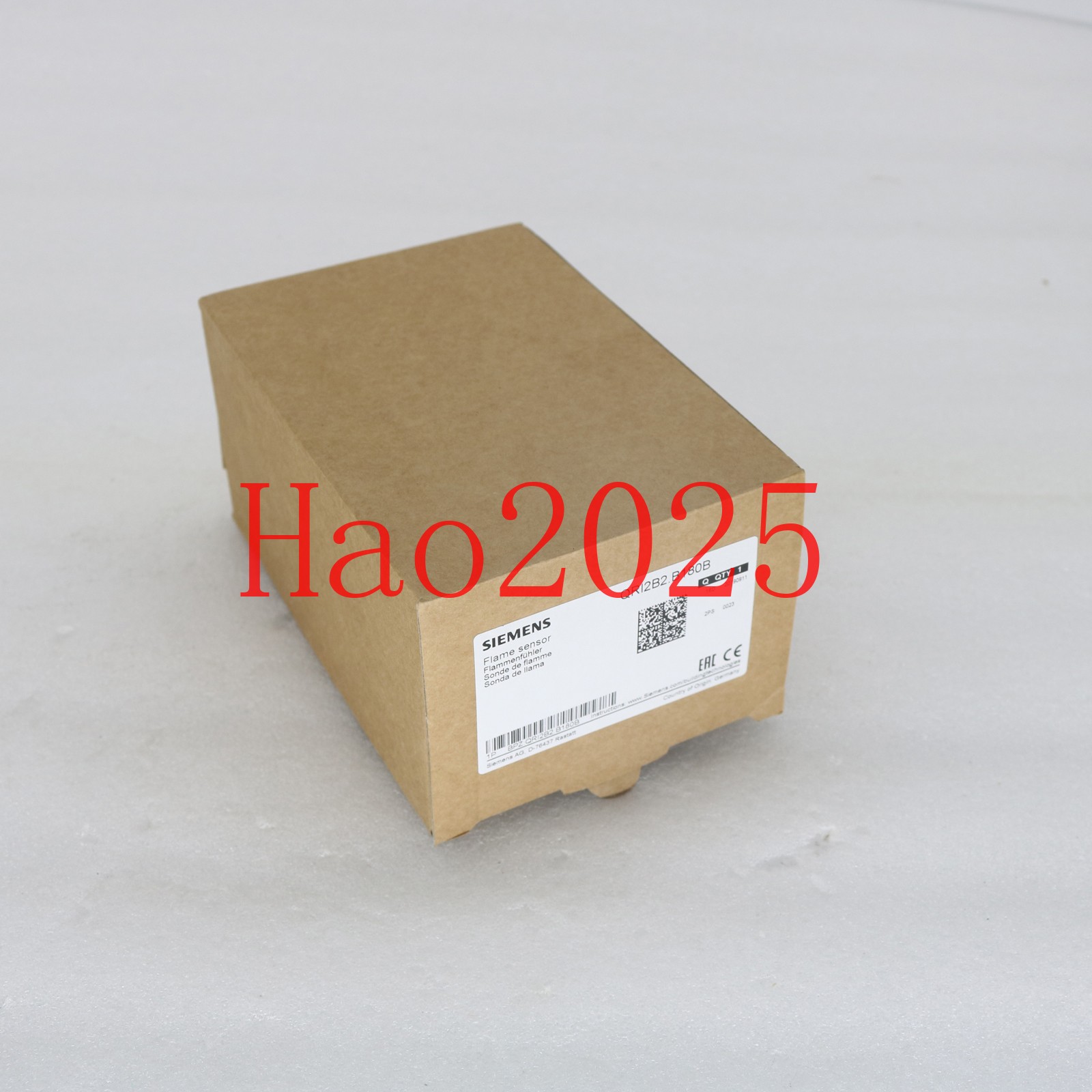 New SIEMENS ONE flame detector QRI2B2.B180B QRI2B2.B180B 1 year warranty