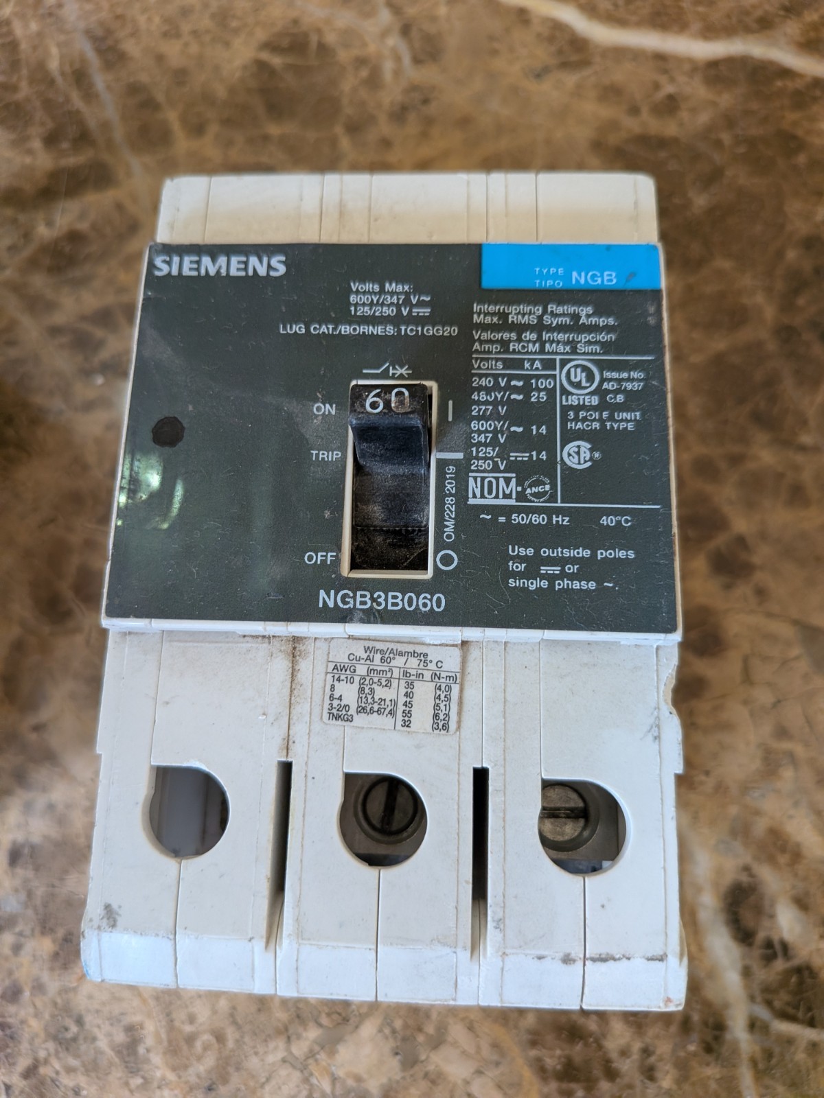 SIEMENS NGB3B060 ,CIRCUIT BREAKER, 3P-60 AMP /480V GOOD TAKEOUt