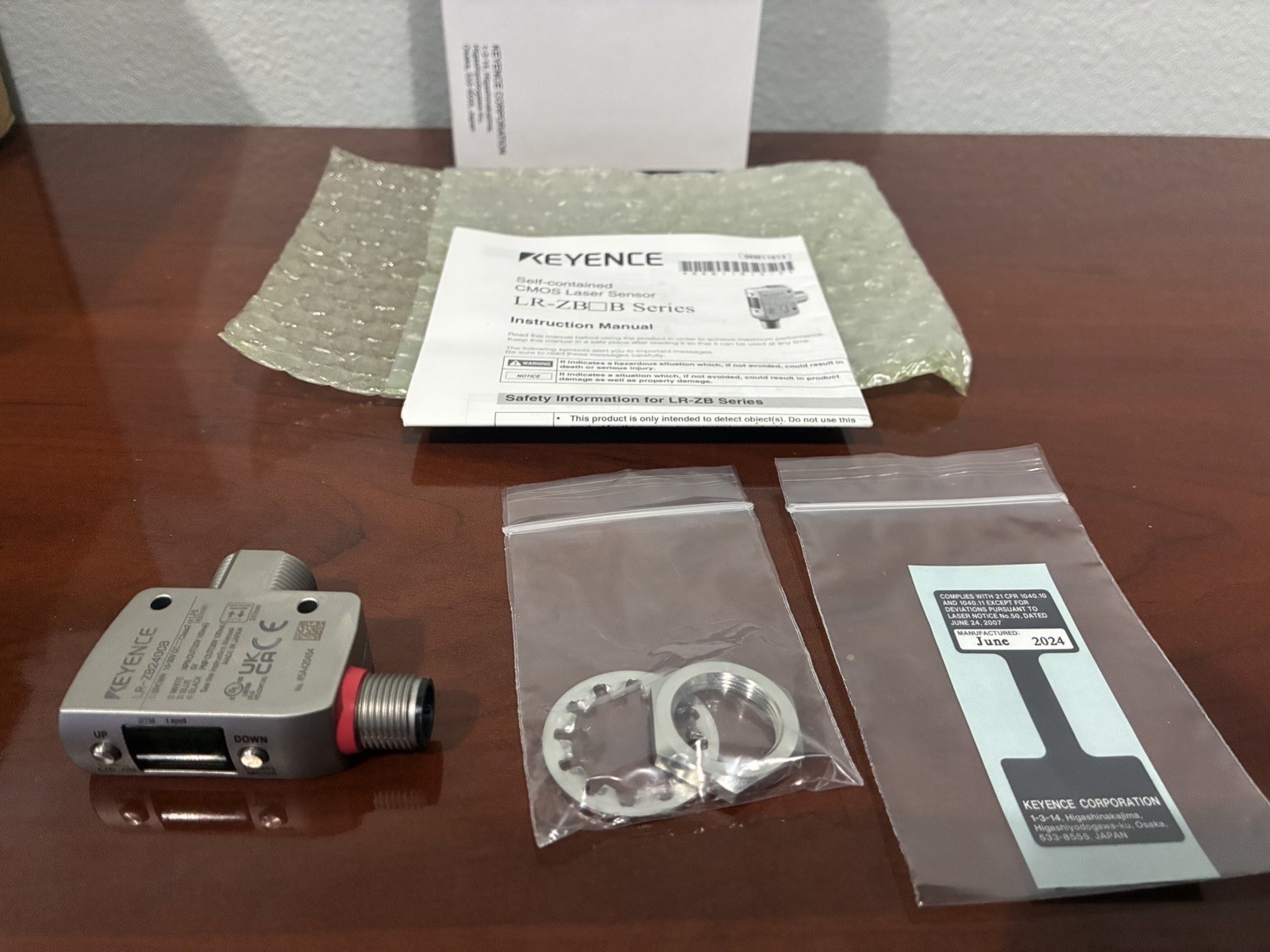 KEYENCE LR-ZB240CB Laser Sensor M18 Thread M12 4-Pin 240mm New Open Box