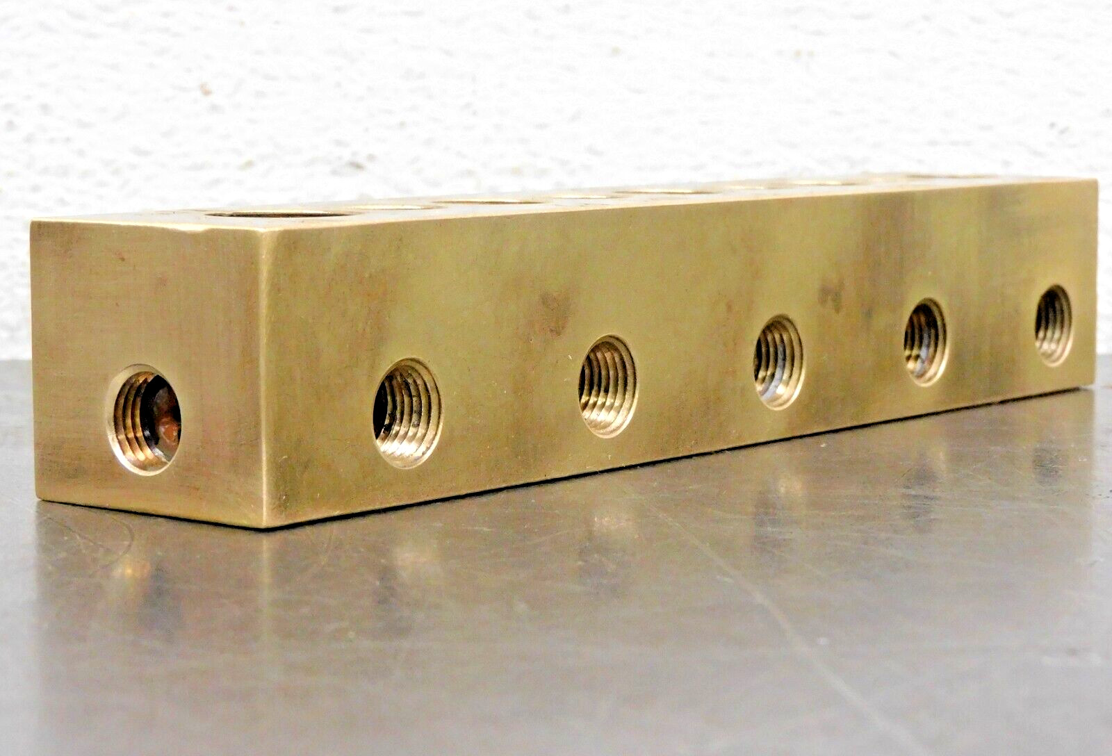 Brass Manifold 15 Port 1/4, 3/8, 1/2 in. NPT 8 in. L x 1-1/2 in. W