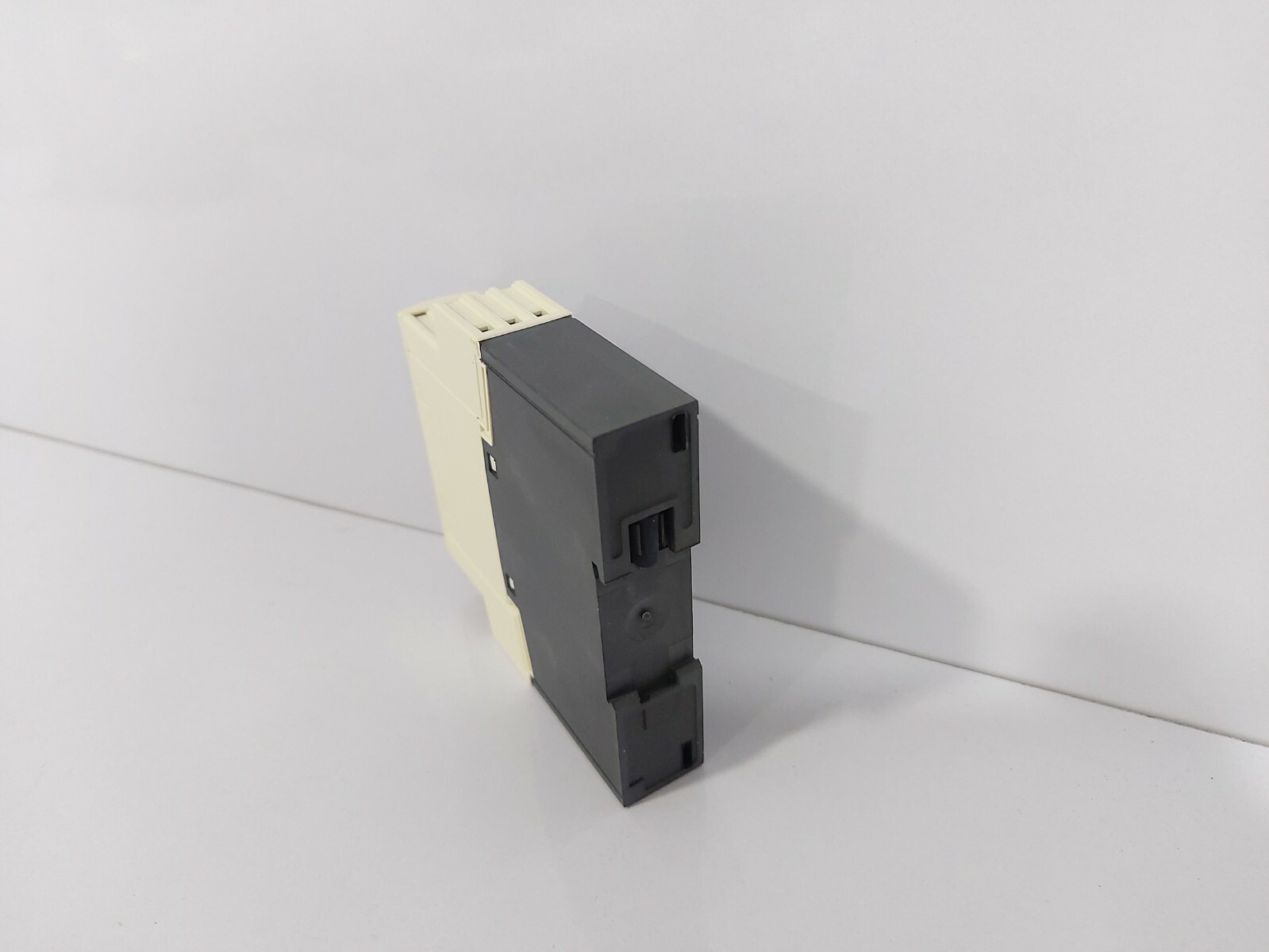 Schneider Electric LT3SM00MW Thermistor Protection Relay 24 a 240V AC/DC