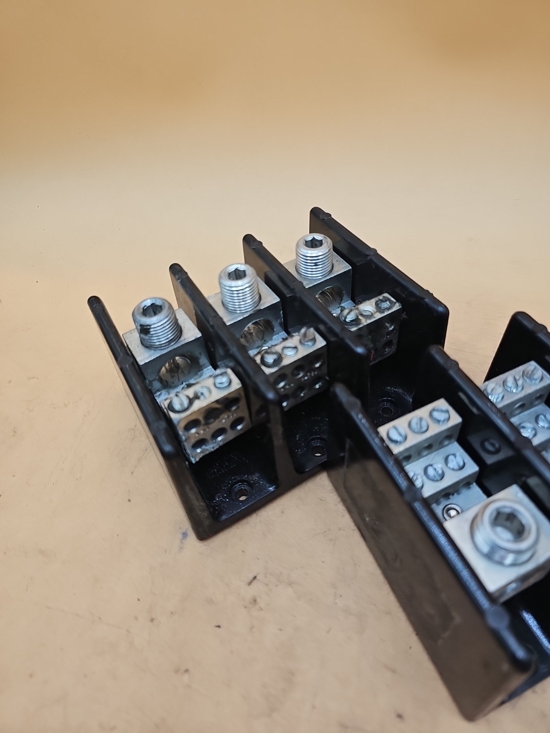 LOT OF 2 Cooper Busmann 16323-3 Power Distribution Blocks. *read*